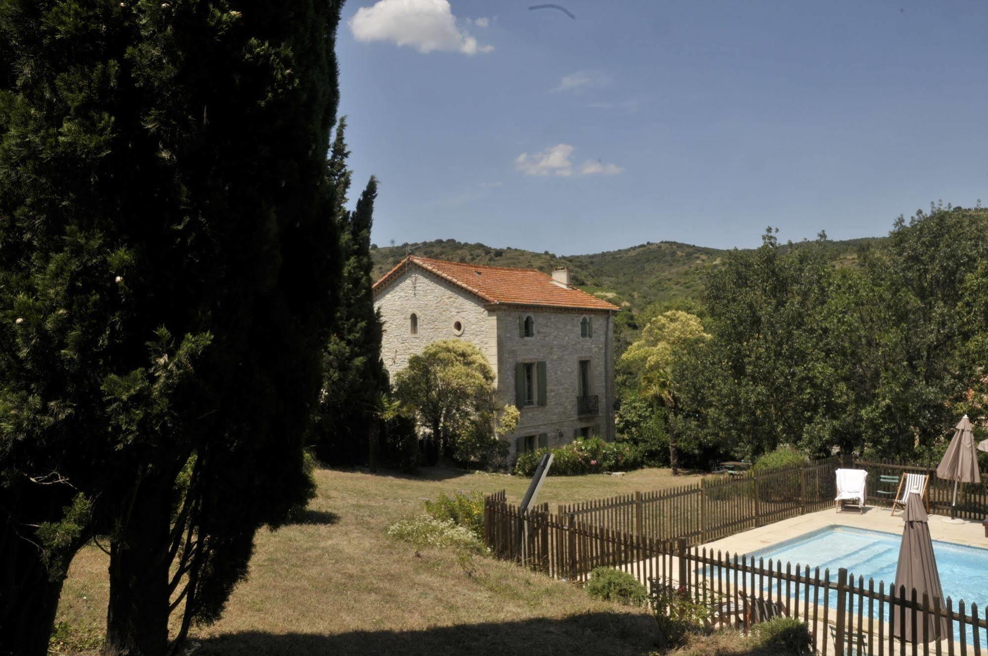 Mas Montluzia Bed and Breakfast Cascastel-des-Corbières Exteriör bild